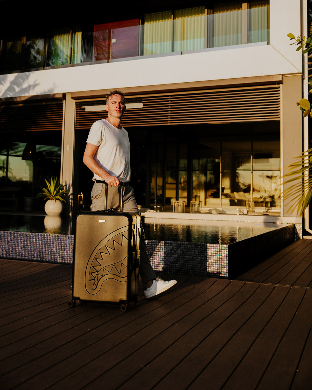 REALITY CHECK SHARKITECTURE FULL-SIZE JETBLACK LUGGAGE (GOLD HARDWARE) - Image 20