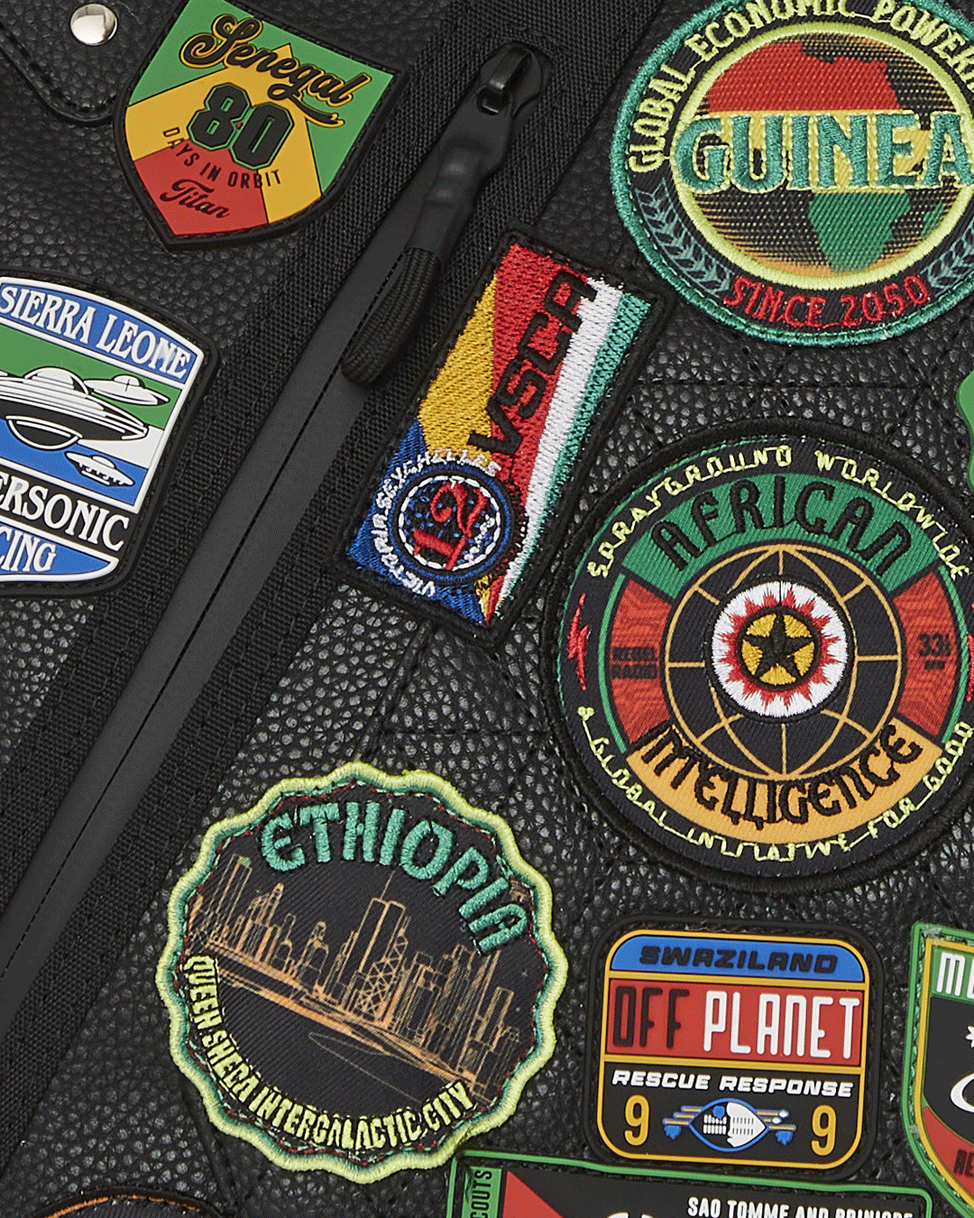 A.I. THE 54 (PATCHES OF AFRICA) CARGO TOTE - Image 7